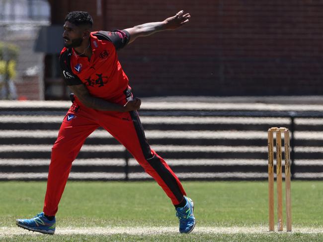 VSDCA: Preston v Moorabbin: Roshan Livera of Moorabbin bowling on Saturday, December 17, 2022 in Preston, Victoria, Australia.Picture: Hamish Blair