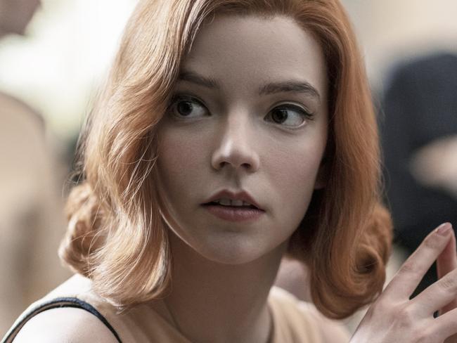 THE QUEEN’S GAMBIT (L to R) ANYA TAYLOR-JOY as BETH HARMON in episode 106 of THE QUEEN’S GAMBIT Cr. PHIL BRAY/NETFLIX © 2020