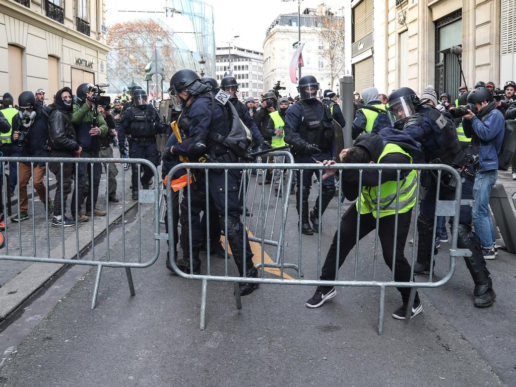 Yellow Vest Protests Paris Police Fire Tear Gas More Arrests Au — Australias 6553