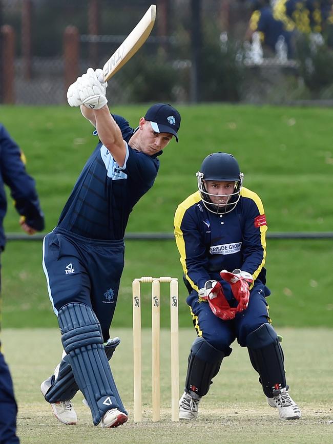 Andrew Chalkley in action for Kew.