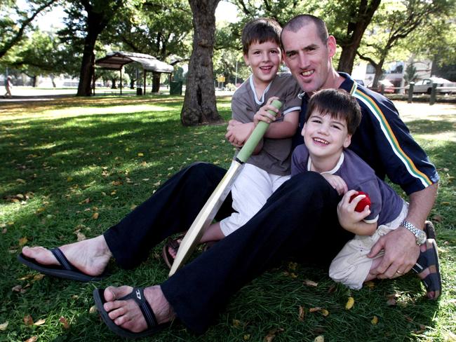 Matthew Elliott with sons Zac and Sam in 2003.