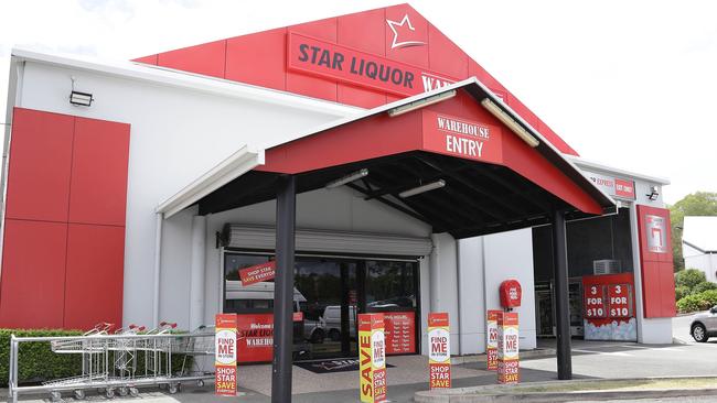 The Saltwater Creek Hotel and Star Liquor warehouse has sold. Picture: Tertius Pickard