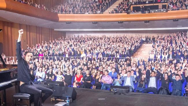 Peter Bence returns to Melbourne for one night only.