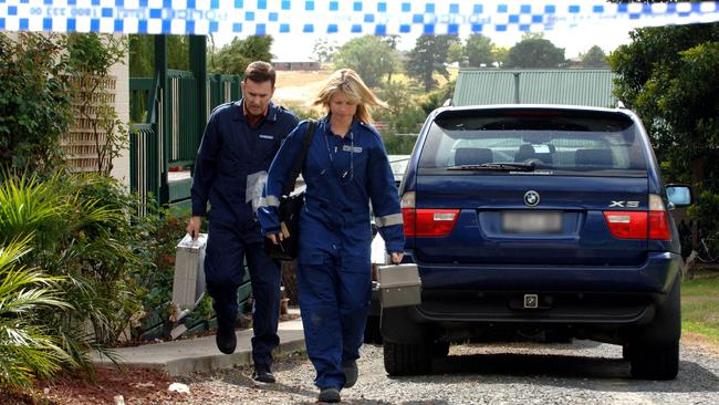 Police leaving the scene in Pakenham in 2006.