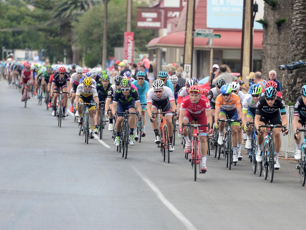 Riders turn the corner into the Esplanade in Victor Harbor for the last straight towards the finish. Photo: Tom Huntley