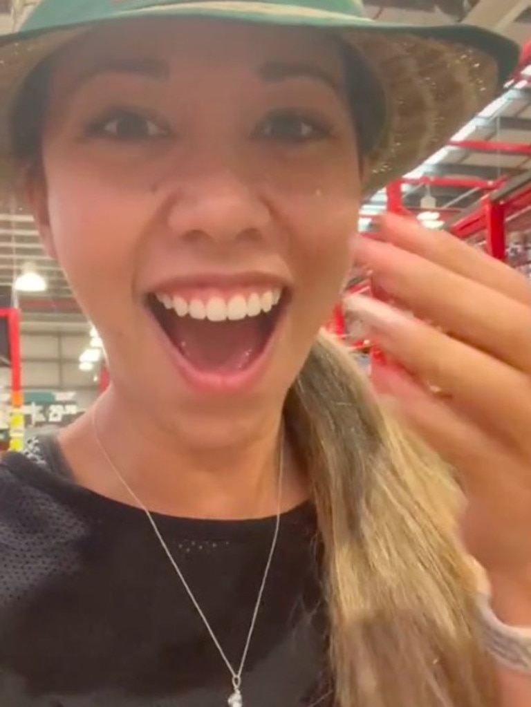 Ash Lee was delighted the employee tried to help her find a man.