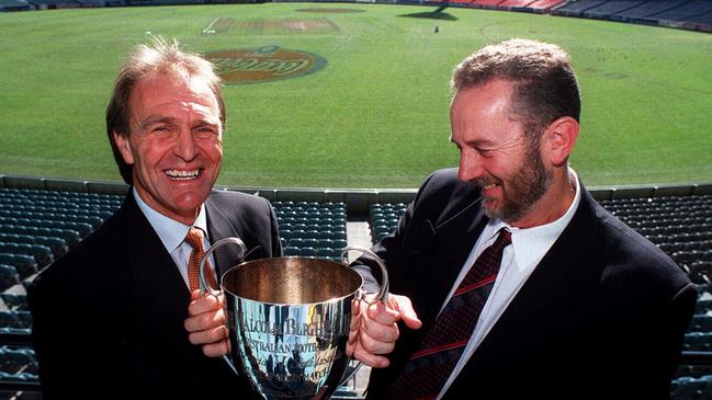 MAY 11, 1999: South Australian coach Graham Cornes &amp; his Victorian counterpart Robert Walls hold AFL State of Origin trophy 11/05/99. Pic Colin Murty. Australian rules