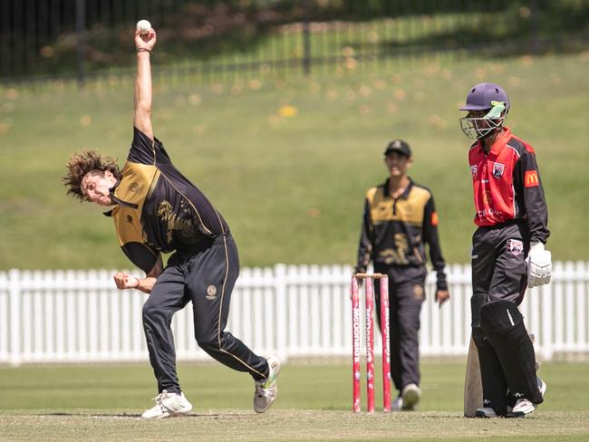 Liam Gammone bowling for Sydney. Pics by Julian Andrews