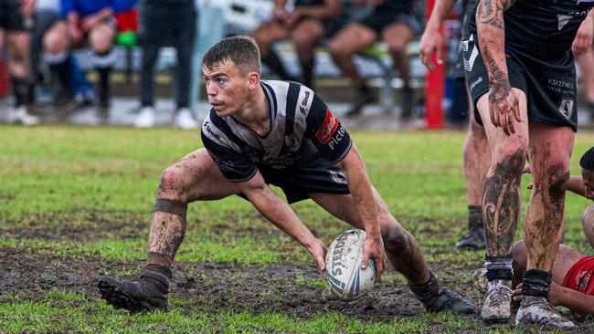 Picton hooker Ryan Bolwell gets his pass away. Picture: Thomas Lisson