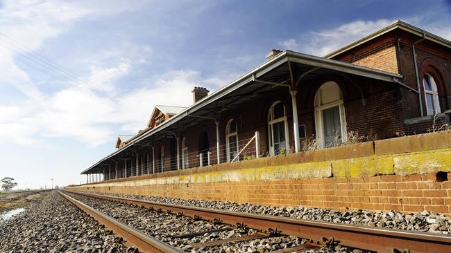 Serviceton is one of the only towns located in the disputed territory between Victoria and SA.