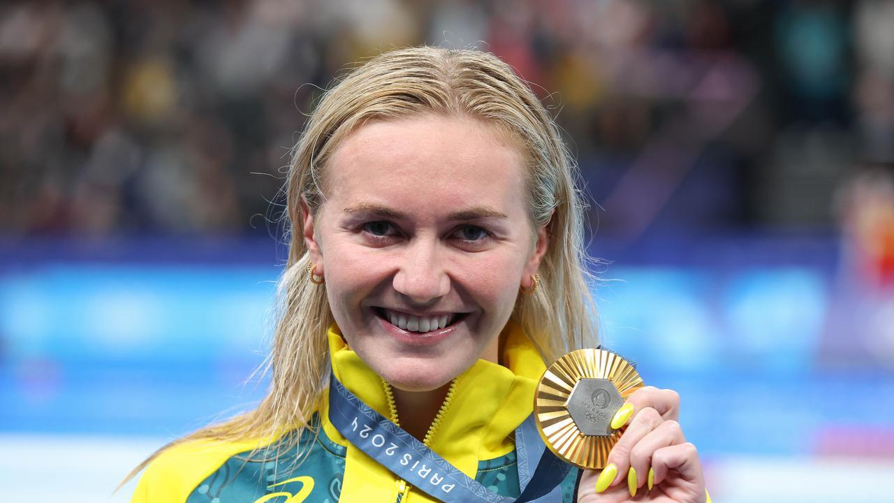 Ariarne Titmus shows off her historic gold medal. Picture: Adam Head