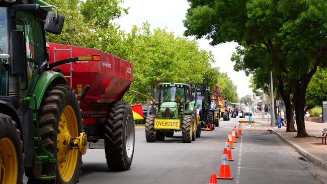 Farmers brought their tractors into Griffith to join this week’s #NoMoreBuybacks rallies across the Riverina.