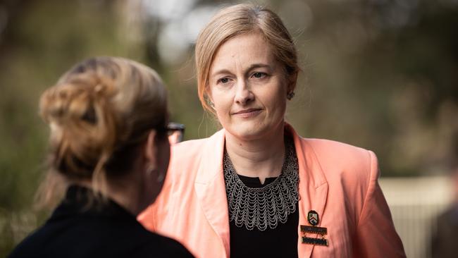 Hornsby Councillor Emma Heyde speaking to angry residents left without buses across The Hills. (AAP Image / Julian Andrews)