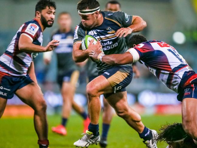 CANBERRA, AUSTRALIA - JUNE 03:  Chris Alcock of the Brumbies makes a line break during the round 15 Super Rugby match between the Brumbies and the Rebels at GIO Stadium on June 3, 2017 in Canberra, Australia.  (Photo by Mark Nolan/Getty Images)