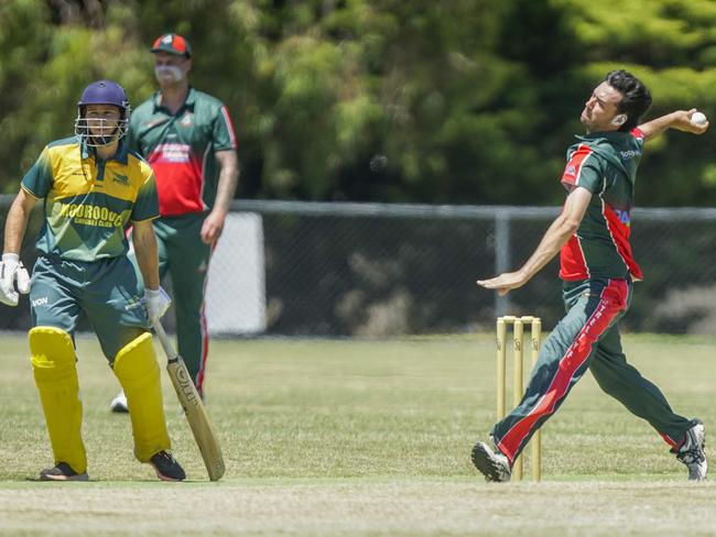 Pat Jackson bowling for Pines against Moorooduc. Picture: Valeriu Campan