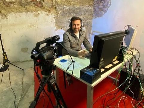 Ukrainian Eurovision commentator Timur Miroshnychenko broadcasting from a bomb shelter, images by Suspilne (Ukrainian Public Boardcaster)