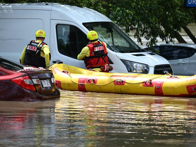 1/122024: Flash flooding in Hanlon Park , rapidly flooded around 10 cars, as police and fire and rescue  check the cars are empty, Stones Corner, Brisbane. pic: Lyndon Mechielsen/Courier Mail