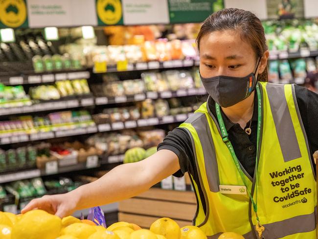 Woolworths Uber Eats. Woolworths Metro Pyrmont. 20th August 2021. Photograph Dallas Kilponen/Woolworths