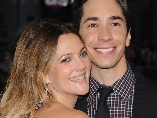 LOS ANGELES, CA - AUGUST 23:  Actors Drew Barrymore and Justin Long arrive at the premiere of Warner Bros. 'Going The Distance' held at Grauman's Chinese Theatre on August 23, 2010 in Los Angeles, California.  (Photo by Jason Merritt/Getty Images)