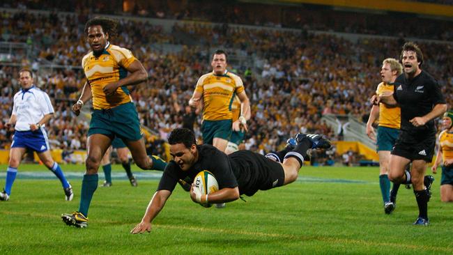 Piri Weepu helps secure the All Blacks the Bledisloe Cup in 2008.