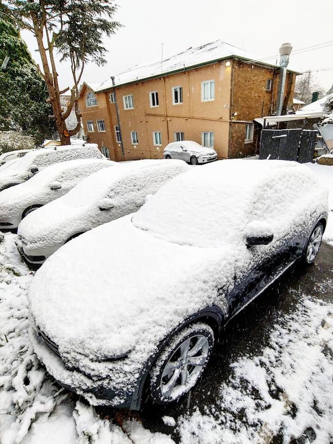 The BOM had a report of 8cm of snow at Katoomba this morning. Picture: Simon Walker-Smith