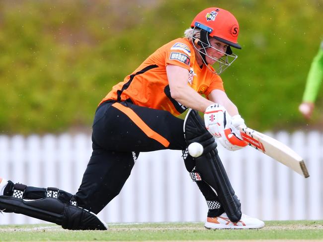 ADELAIDE, AUSTRALIA - NOVEMBER 11: Beth Mooney of the Perth Scorchers bats during the Women's Big Bash League match between the Sydney Thunder and the Perth Scorchers at Karen Rolton Oval, on November 11, 2021, in Adelaide, Australia. (Photo by Mark Brake/Getty Images)