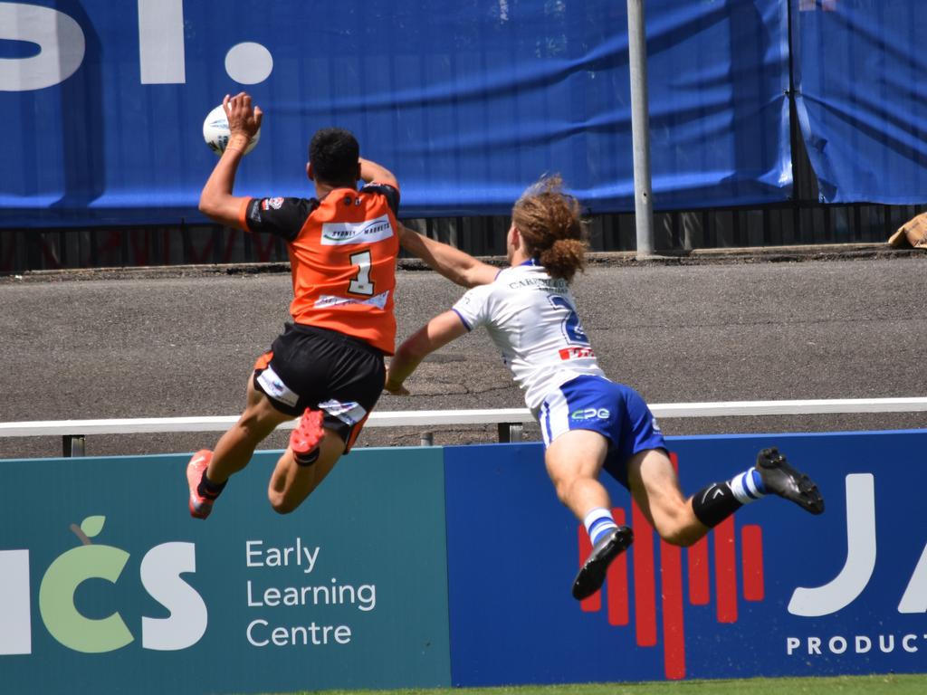 Cameron Kanaan (left) and Jordi Mazzone contest the ball. Picture: Sean Teuma/NewsLocal