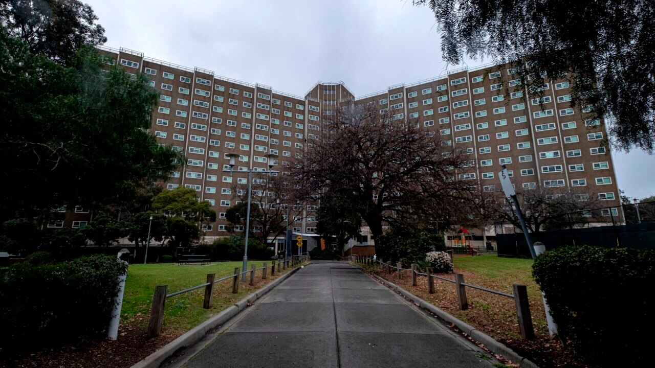 Victoria confirms 134 new virus cases, 75 in public housing