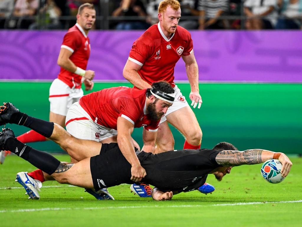 New Zealand's centre Sonny Bill Williams scores against Canada. (Photo by GABRIEL BOUYS / AFP)