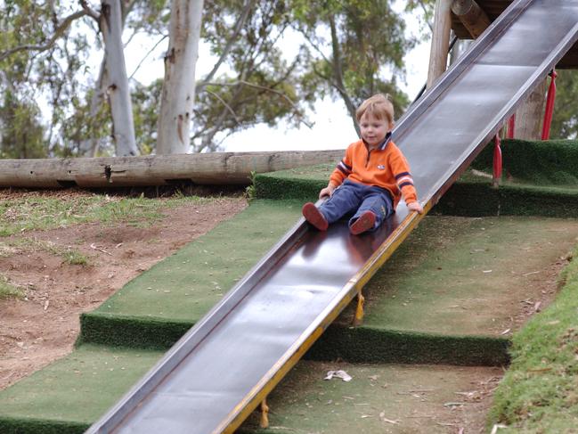 Messenger East Torrens 58808 8-11-04 . Weather Pic . Dunstan Adventure Playground , St Peters . 11:05am 19�C .   Picture: cathy Davis