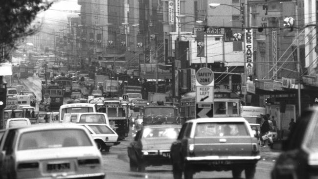 Peak hour traffic in Swanston street, June 1988. HWT Library