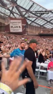 Taylor Swift's boyfriend spotted at Sydney concert