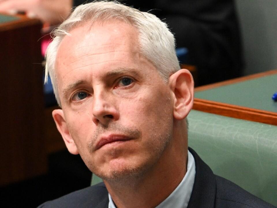 Andrew Giles asks for Peter Dutton's support on deportation bill
