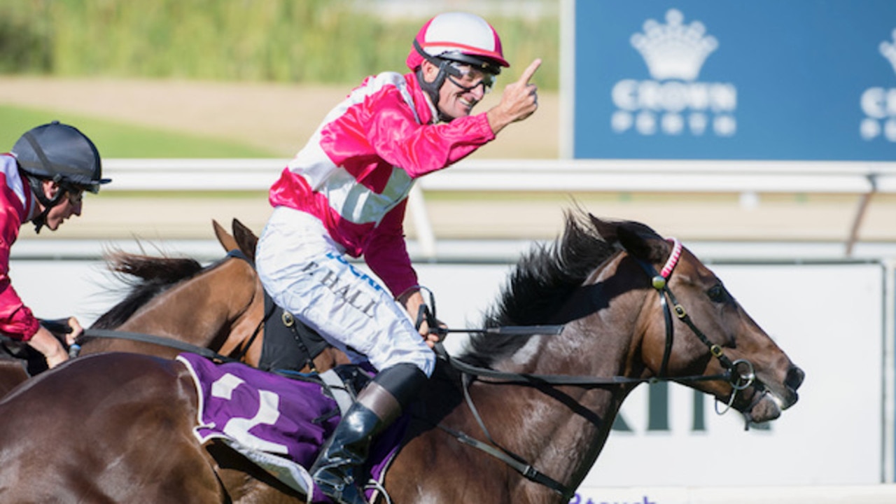 Star Exhibit wins Perth Cup; Peter Hall, Bob Peters combine to win