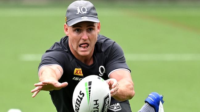 GOLD COAST, AUSTRALIA - OCTOBER 27: AJ Brimson passes the ball during a Queensland Maroons State of Origin training session at Cbus Super Stadium on October 27, 2020 in Gold Coast, Australia. (Photo by Bradley Kanaris/Getty Images)