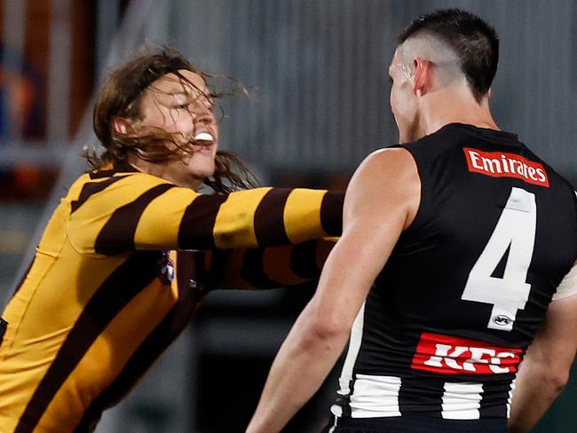 ADELAIDE, AUSTRALIA - APRIL 07: Jack Ginnivan of the Hawks and Brayden Maynard of the Magpies clash during the 2024 AFL Round 04 match between the Collingwood Magpies and the Hawthorn Hawks at Adelaide Oval on April 07, 2024 in Adelaide, Australia. (Photo by Michael Willson/AFL Photos via Getty Images)