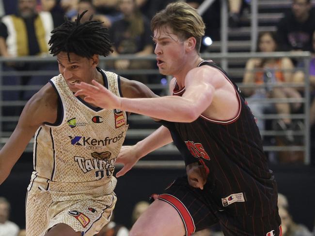 GOLD COAST, AUSTRALIA - SEPTEMBER 22: Bobi Klintman of the Taipans dribbles the ball under pressure from Lachlan Olbrich of the Hawks during the 2023 NBL Blitz match between Illawarra Hawks and Cairns Taipans at Gold Coast Convention and Exhibition Centre on September 22, 2023 in Gold Coast, Australia. (Photo by Russell Freeman/Getty Images for NBL)