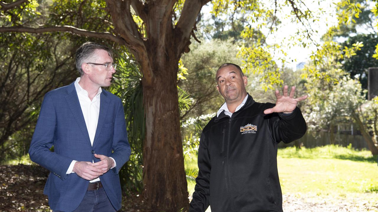 NSW Premier Dominic Perrottet and Metropolitan Local Aboriginal Land Council chief executive Nathan Moran on Me-Mel. Picture: NewsWire / Monique Harmer