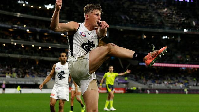 Jack Newnes kicks his after-the-siren goal against Fremantle in Round 12. Picture: AFL Photos