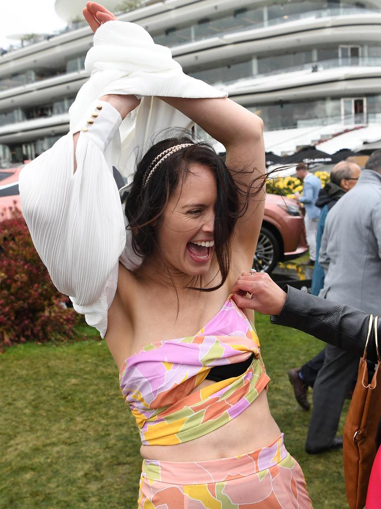 Melbourne Cup 2022 Punters Let Loose At Flemington Photos Drunk Racegoers Weather The