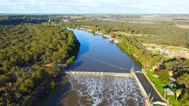 Murray flows: Upstream irrigators should be alarmed the South Australian Government manages, monitors and delivers all information on the barrages holding the Lower Lakes back from the sea, as well as controlling river flows.