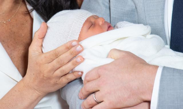 EMBARGOED to 1240 WEDNESDAY MAY 08 2019. The Duke and Duchess of Sussex with their baby son, who was born on Monday morning, during a photocall in St George's Hall at Windsor Castle in Berkshire.. Picture date: Wednesday May 8, 2019. See PA story ROYAL Baby. Photo credit should read: Dominic Lipinski/PA Wire