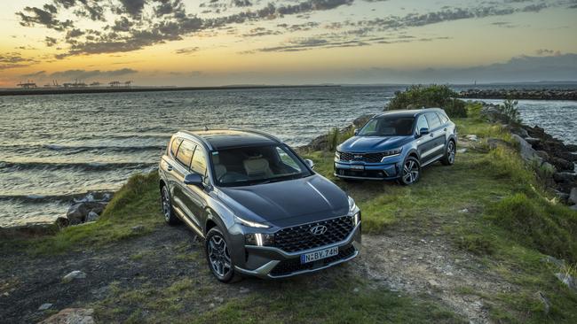 Hyundai Santa Fe Highlander Hybrid v Kia Sorento GT-Line Hybrid AWD. Photo by Mark Bean