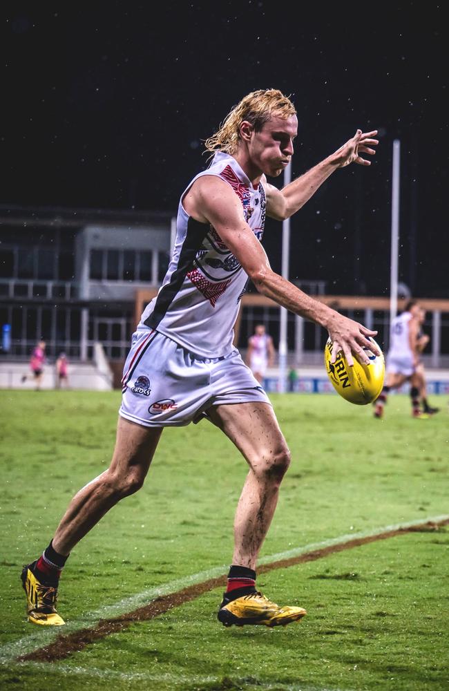 Southern Districts' Jonathon Ross was on fire against the Buffs, kicking a well earned five goals. Picture: Patch Clapp - AFLNT Media.