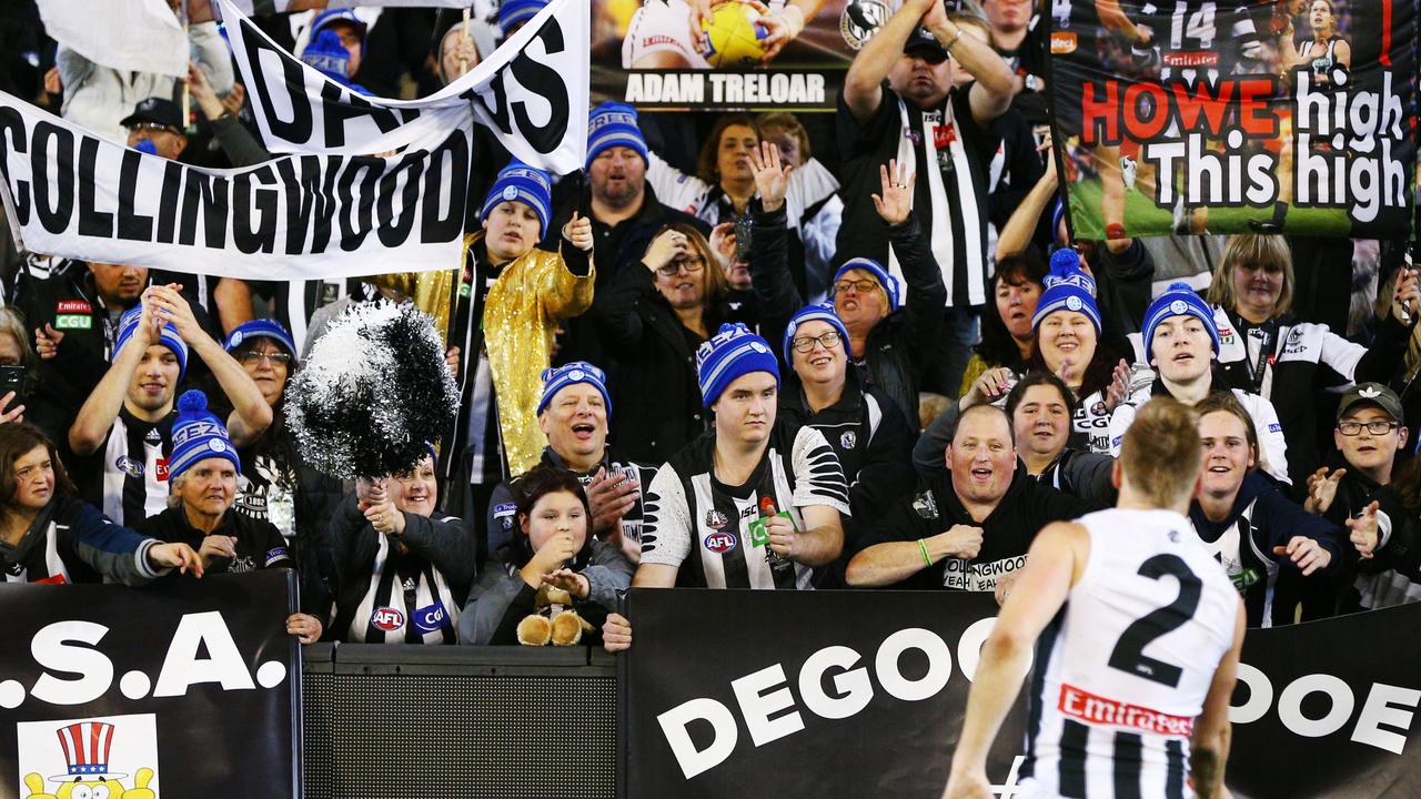 Jordan De Goey celebrates with the Collingwood cheer squad.