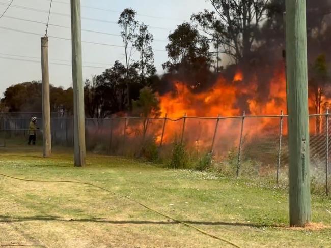 Our firefighters and heavy tanker are on scene at Andrews Rd, Penrith and are working with multiple NSW Rural Fire Service and Fire and Rescue NSW crews to container running grass. NSW RFS