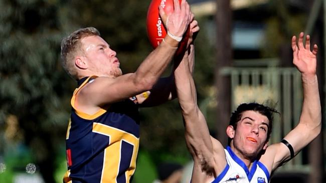 Rupertswood’s Liam Berry marks over Sunbury Kangaroos’ Jackson Braddley. Picture: Kylie Else