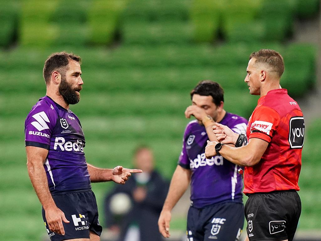 Referee Smith! Picture: AAP/Scott Barbour