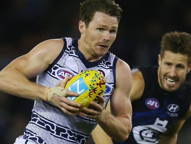 MELBOURNE, AUSTRALIA - MAY 29: Patrick Dangerfield of the Cats runs with the ball during the round 10 AFL match between the Carlton Blues and the Geelong Cats at Etihad Stadium on May 29, 2016 in Melbourne, Australia. (Photo by Michael Dodge/Getty Images)