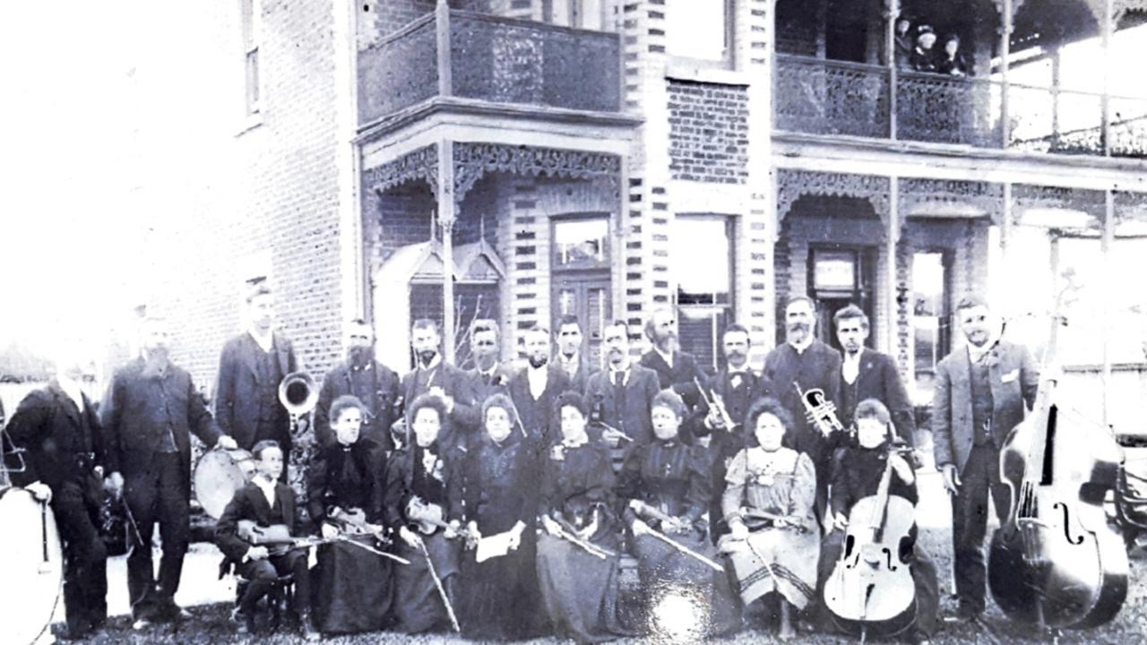 The Yea Orchestral Society outside Beaufort House, which Beaufort Manor was also known as, in the 1890s.